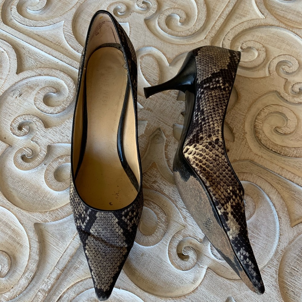 🟡 2/$12. Nine West snake print heels - Picture 2 of 5